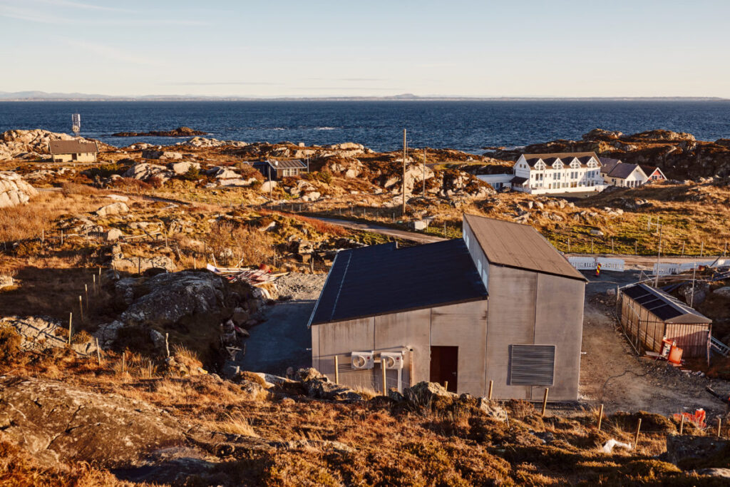 På Utsira skal vi i Haugaland Kraft teste ut smart energistyring i alt fra privatboliger og næringsbygg til større strømnett. Foto: Haakon Nordvik.